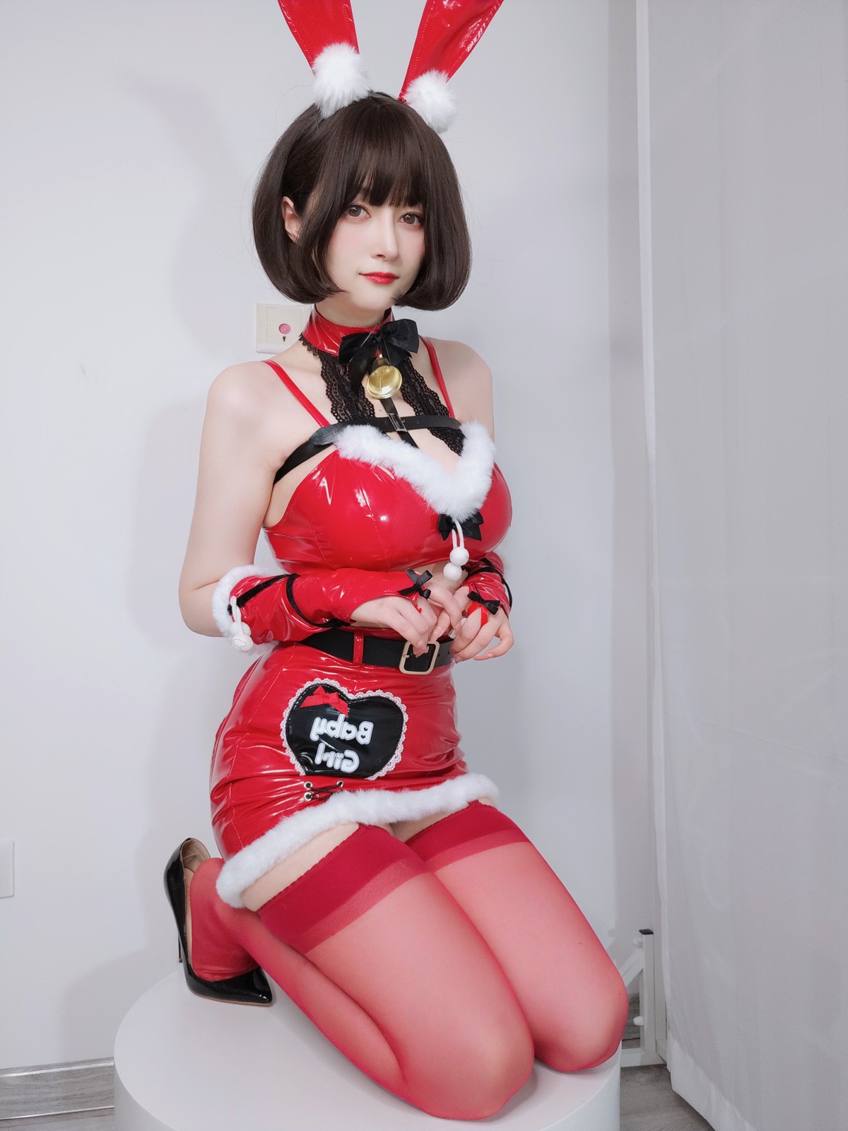 xgyw.top_Coser小姐姐白银81圣诞兔女郎主题性感红色服饰配红丝吊袜秀完美身材诱惑写真99P