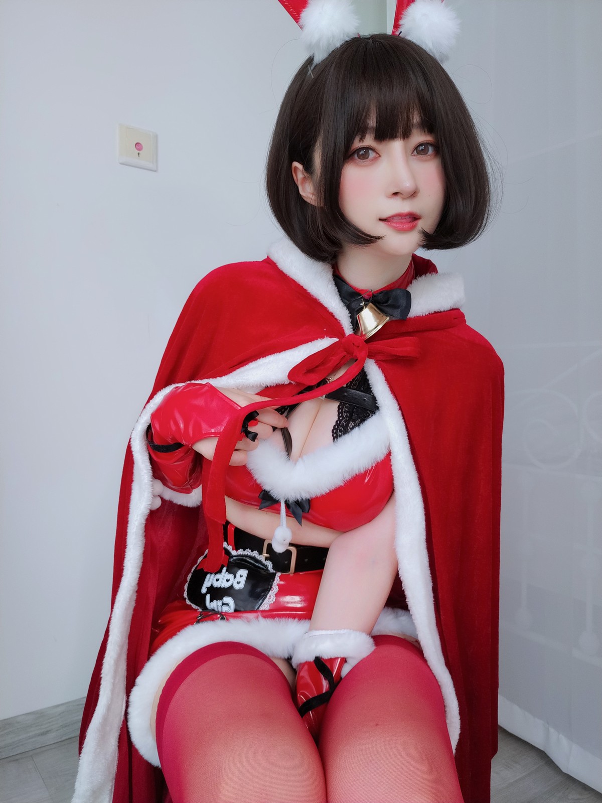 xgyw.top_Coser小姐姐白银81圣诞兔女郎主题性感红色服饰配红丝吊袜秀完美身材诱惑写真99P