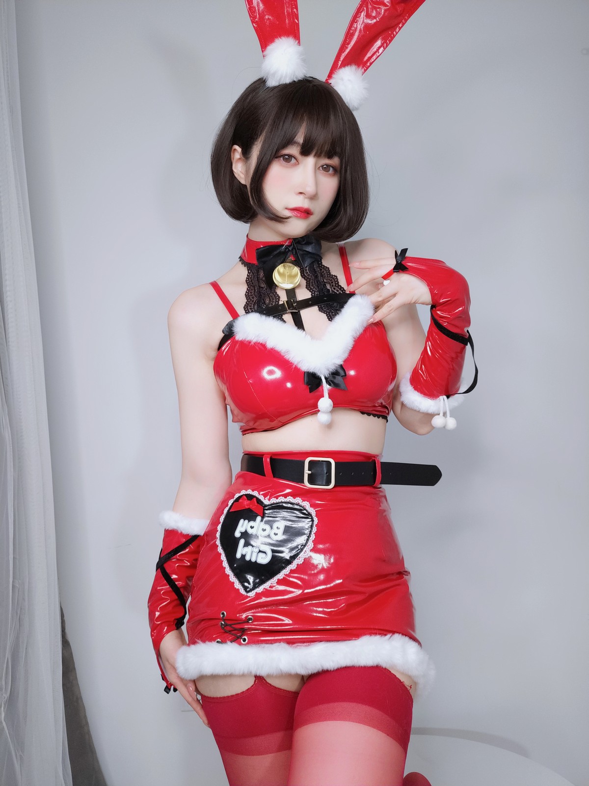 xgyw.top_Coser小姐姐白银81圣诞兔女郎主题性感红色服饰配红丝吊袜秀完美身材诱惑写真99P