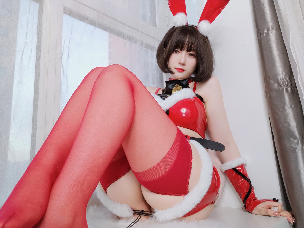 xgyw.top_Coser小姐姐白银81圣诞兔女郎主题性感红色服饰配红丝吊袜秀完美身材诱惑写真99P