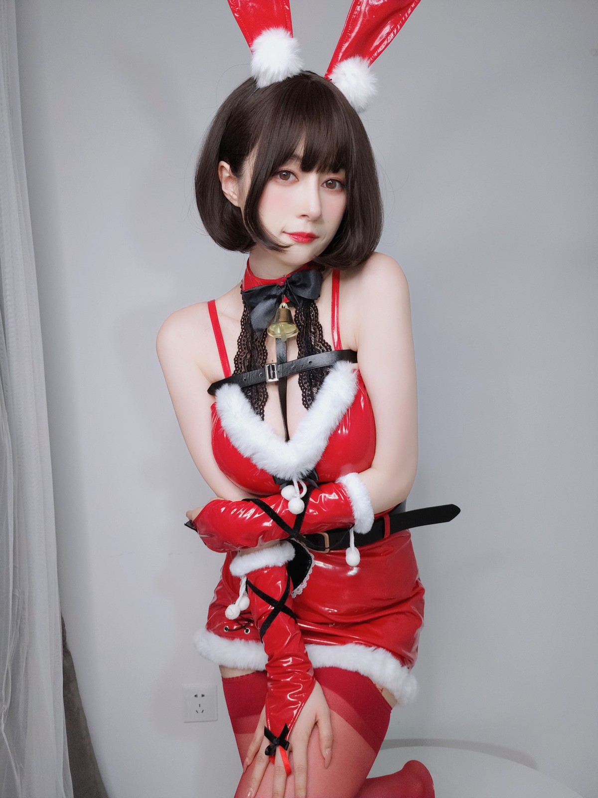 xgyw.top_Coser小姐姐白银81圣诞兔女郎主题性感红色服饰配红丝吊袜秀完美身材诱惑写真99P