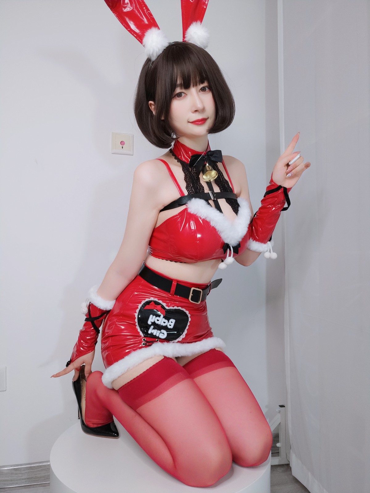 xgyw.top_Coser小姐姐白银81圣诞兔女郎主题性感红色服饰配红丝吊袜秀完美身材诱惑写真99P