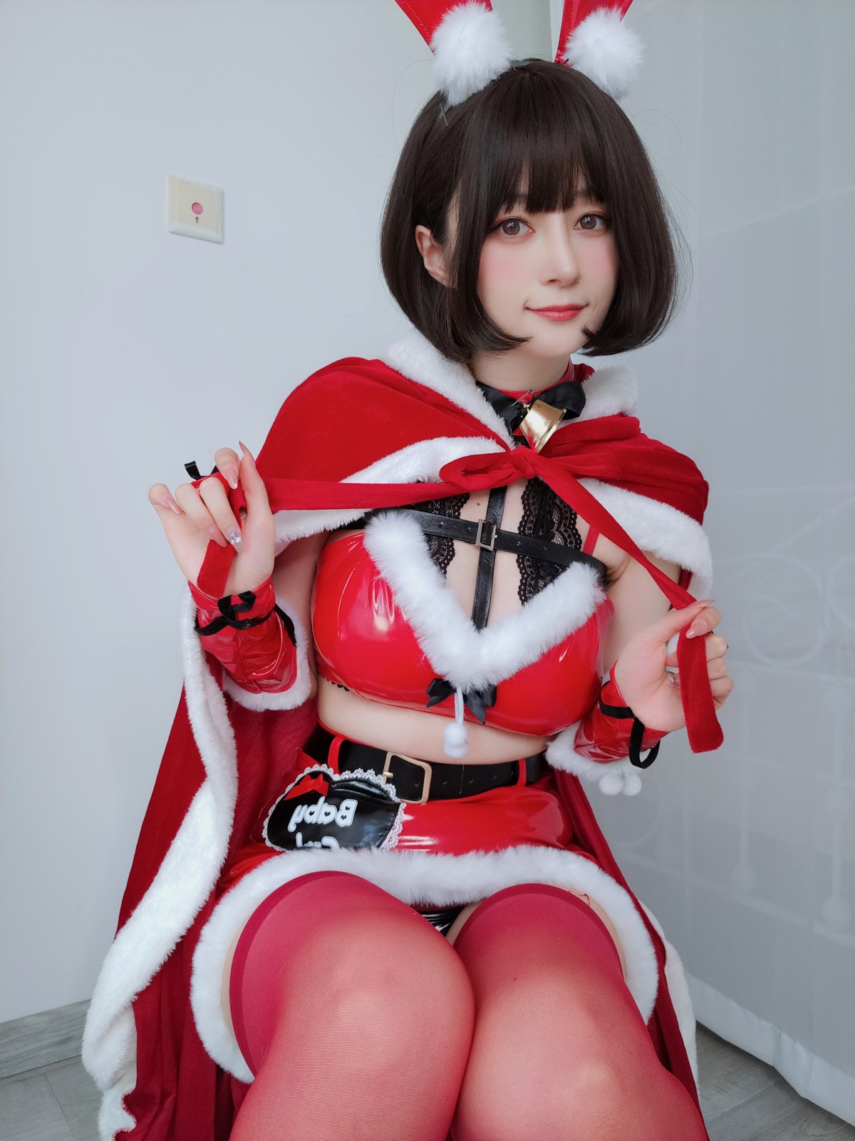 xgyw.top_Coser小姐姐白银81圣诞兔女郎主题性感红色服饰配红丝吊袜秀完美身材诱惑写真99P