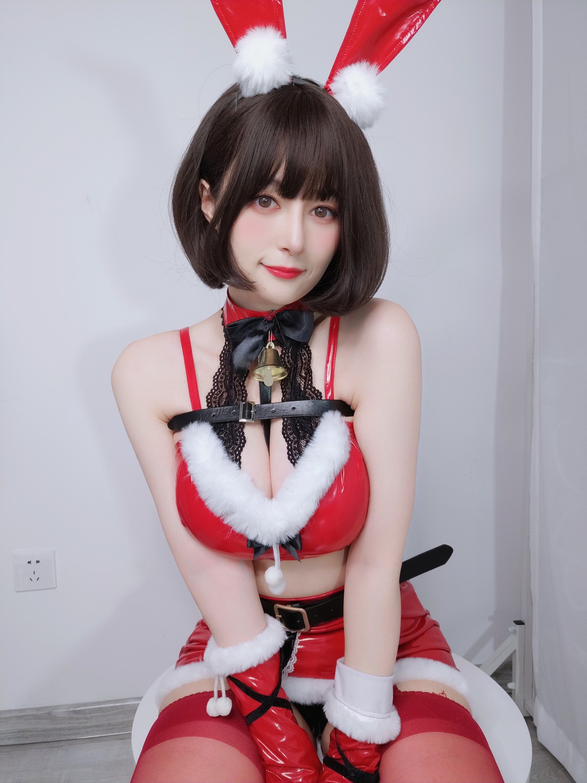 xgyw.top_Coser小姐姐白银81圣诞兔女郎主题性感红色服饰配红丝吊袜秀完美身材诱惑写真99P