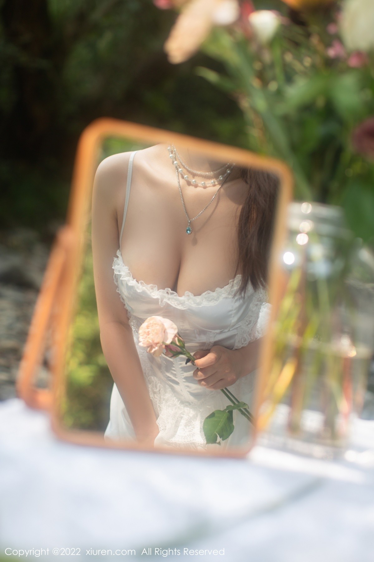 xgyw.top_XiuRen第4564期_女神杨晨晨Yome户外小溪场景白色礼裙配白丝袜完美诱惑写真86P