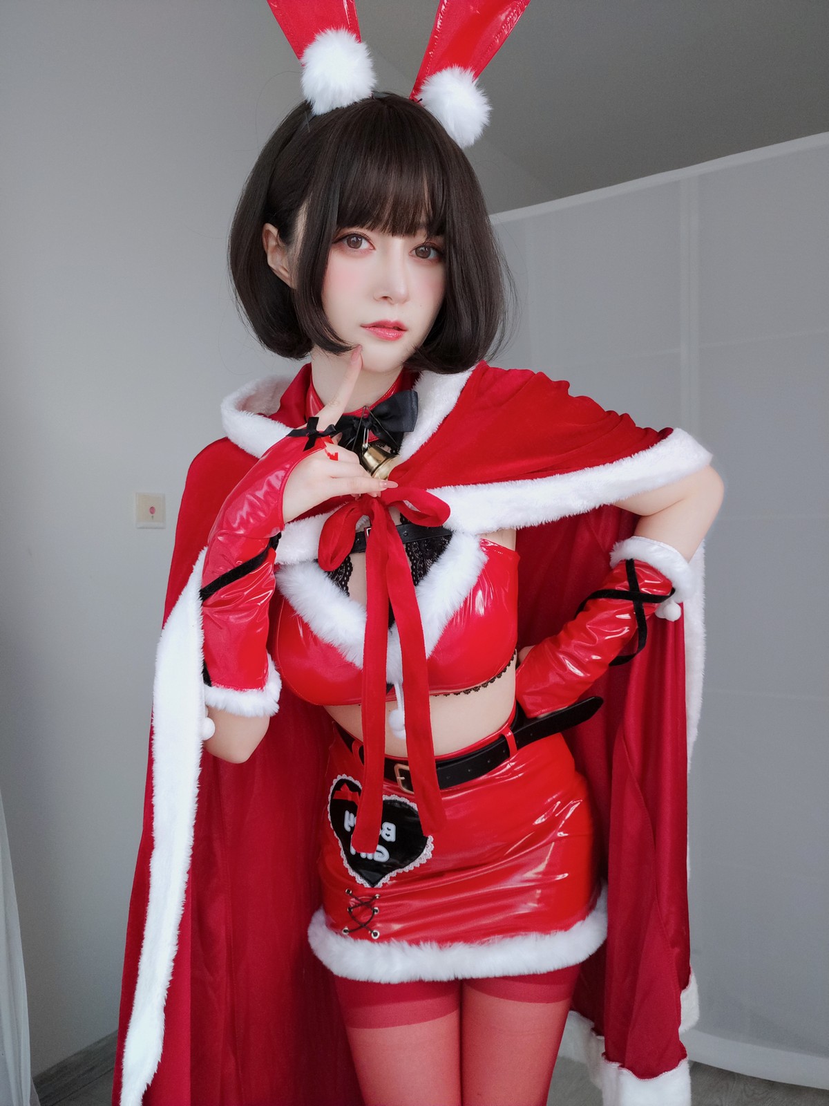 xgyw.top_Coser小姐姐白银81圣诞兔女郎主题性感红色服饰配红丝吊袜秀完美身材诱惑写真99P