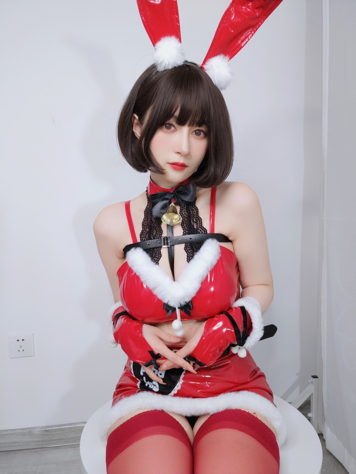 xgyw.top_Coser小姐姐白银81圣诞兔女郎主题性感红色服饰配红丝吊袜秀完美身材诱惑写真99P