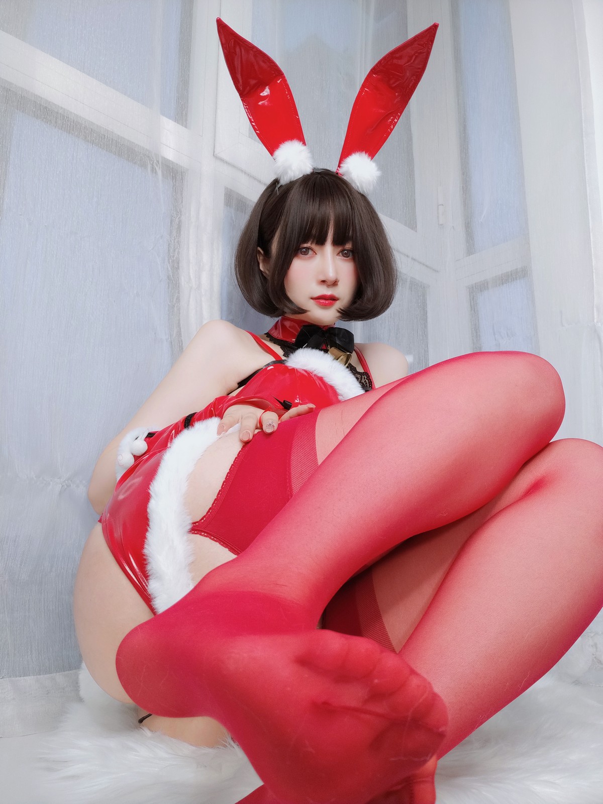 xgyw.top_Coser小姐姐白银81圣诞兔女郎主题性感红色服饰配红丝吊袜秀完美身材诱惑写真99P