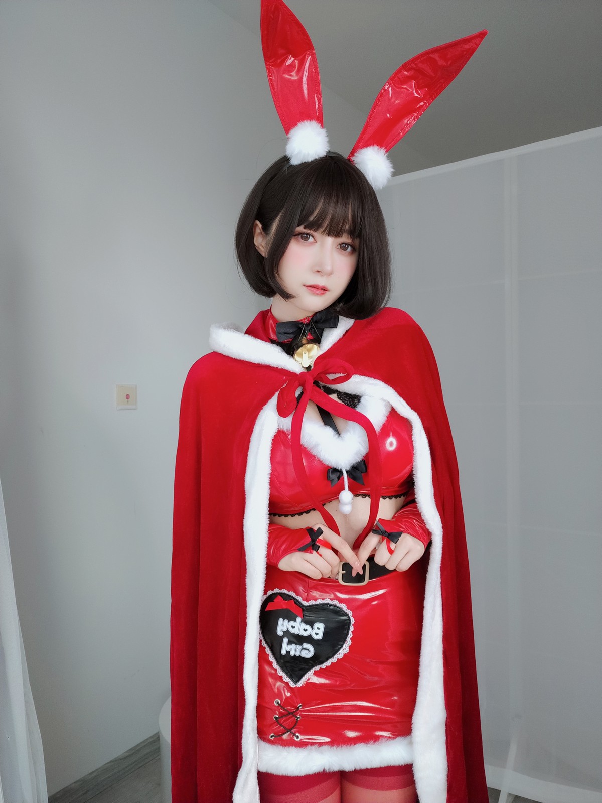 xgyw.top_Coser小姐姐白银81圣诞兔女郎主题性感红色服饰配红丝吊袜秀完美身材诱惑写真99P