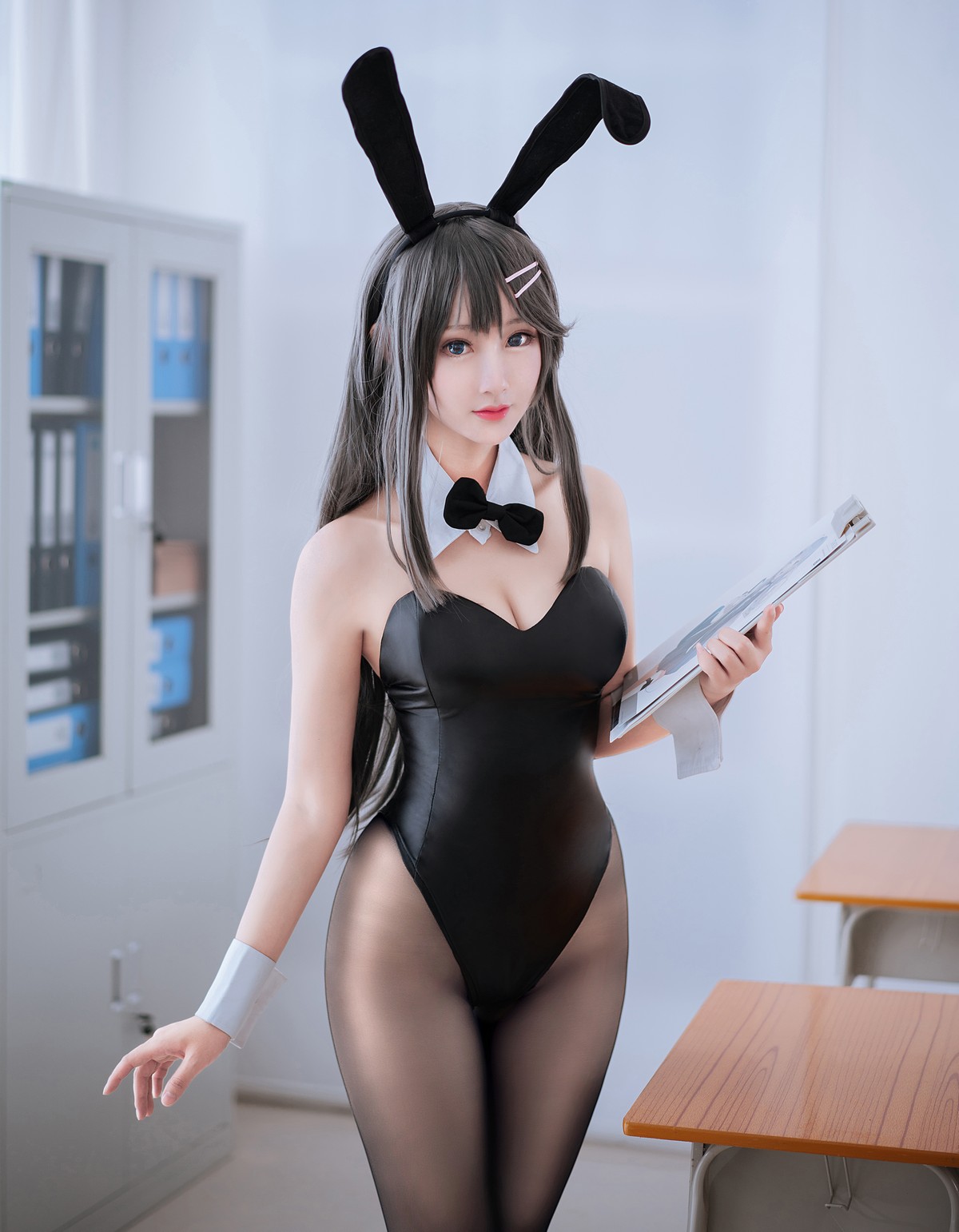 xgyw.top_网络美女樱岛麻衣兔女郎主题低胸高叉连体衣配黑丝裤袜秀完美身材诱惑写真28P