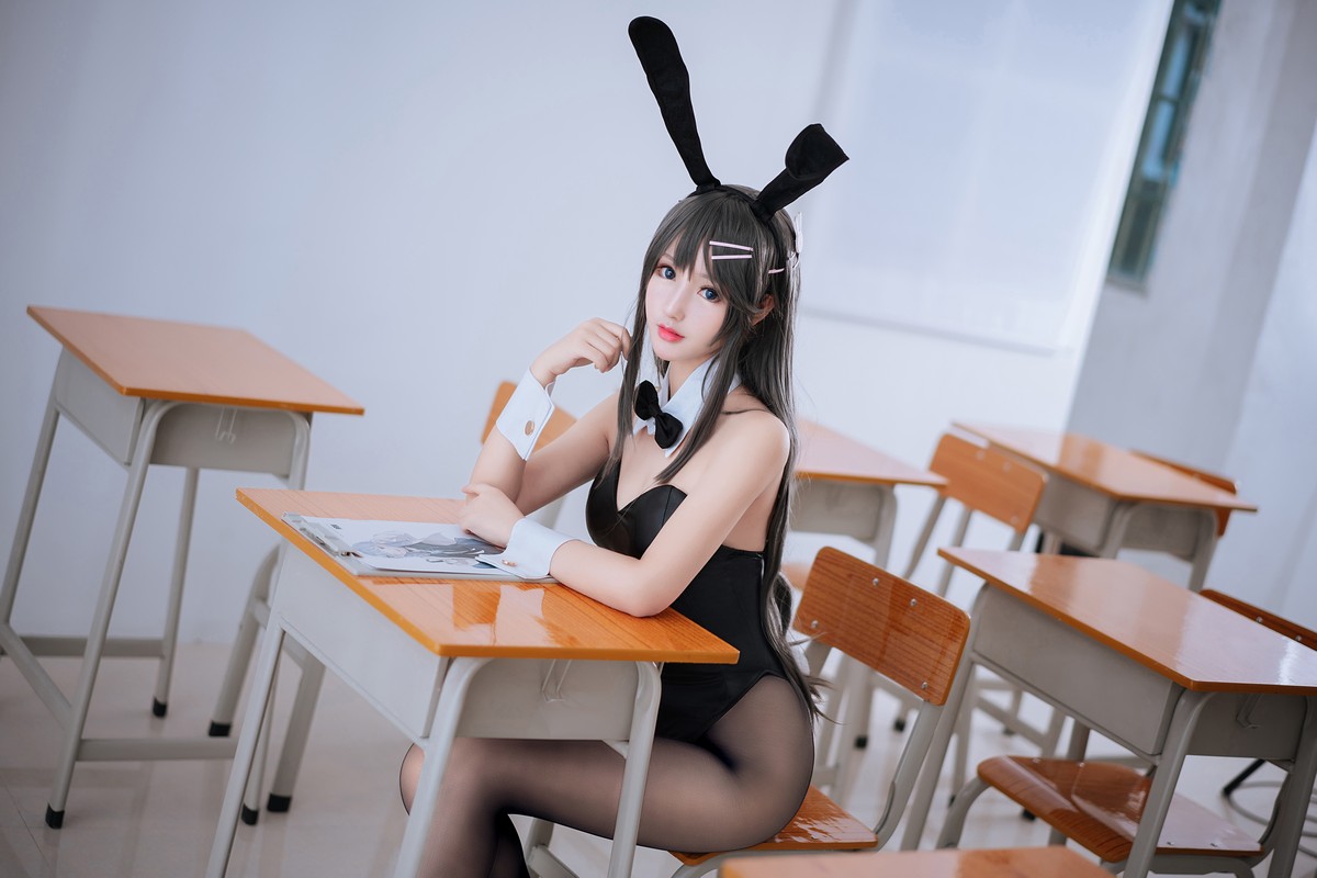 xgyw.top_网络美女樱岛麻衣兔女郎主题低胸高叉连体衣配黑丝裤袜秀完美身材诱惑写真28P