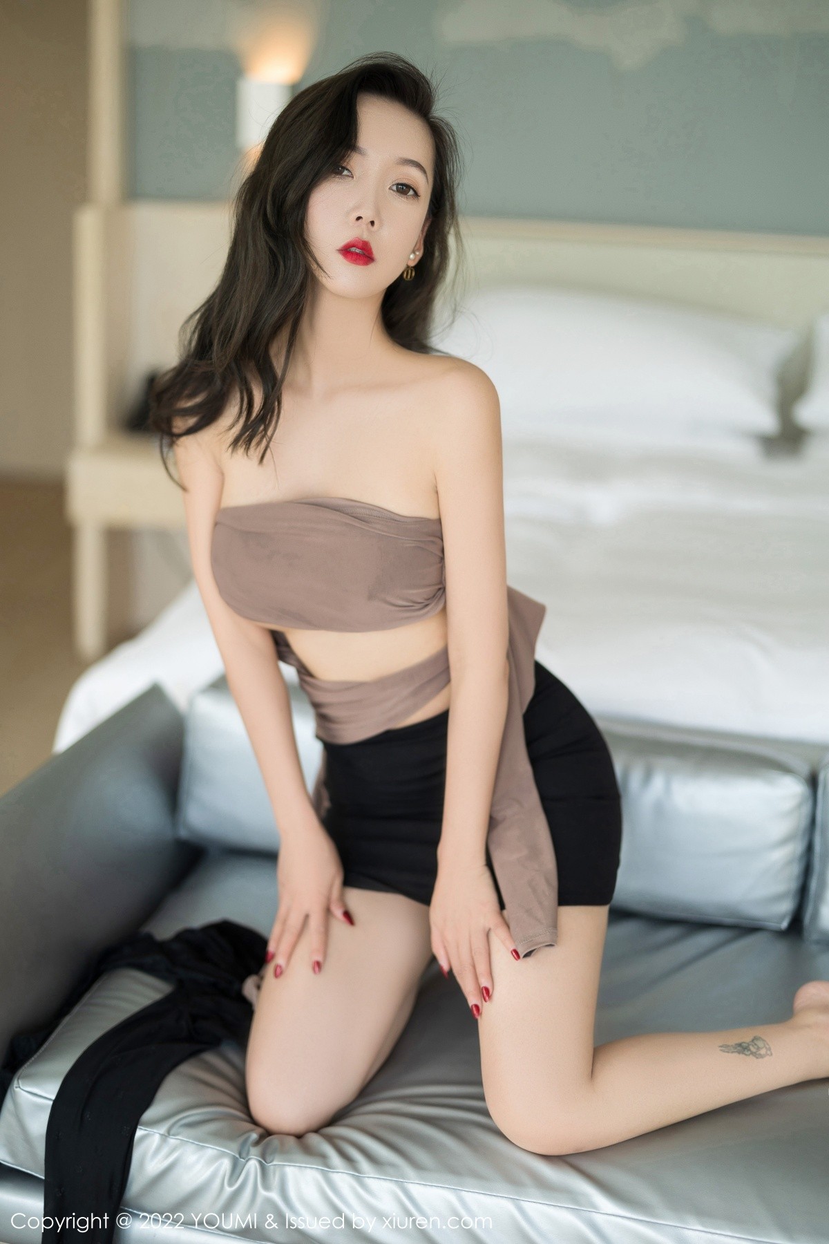 xgyw.top_[YouMi尤蜜荟]Vol.750_模特艾静香三亚旅拍咖啡色上衣配黑短裙超薄黑丝极致魅惑写真46P