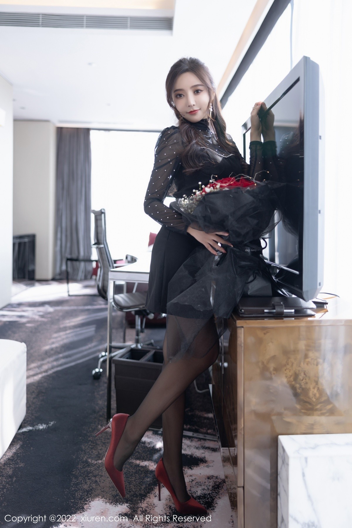 xgyw.top_XiuRen第4574期_女神王馨瑶yanni室内场景黑色轻透服饰 红色情趣内衣诱惑写真64P