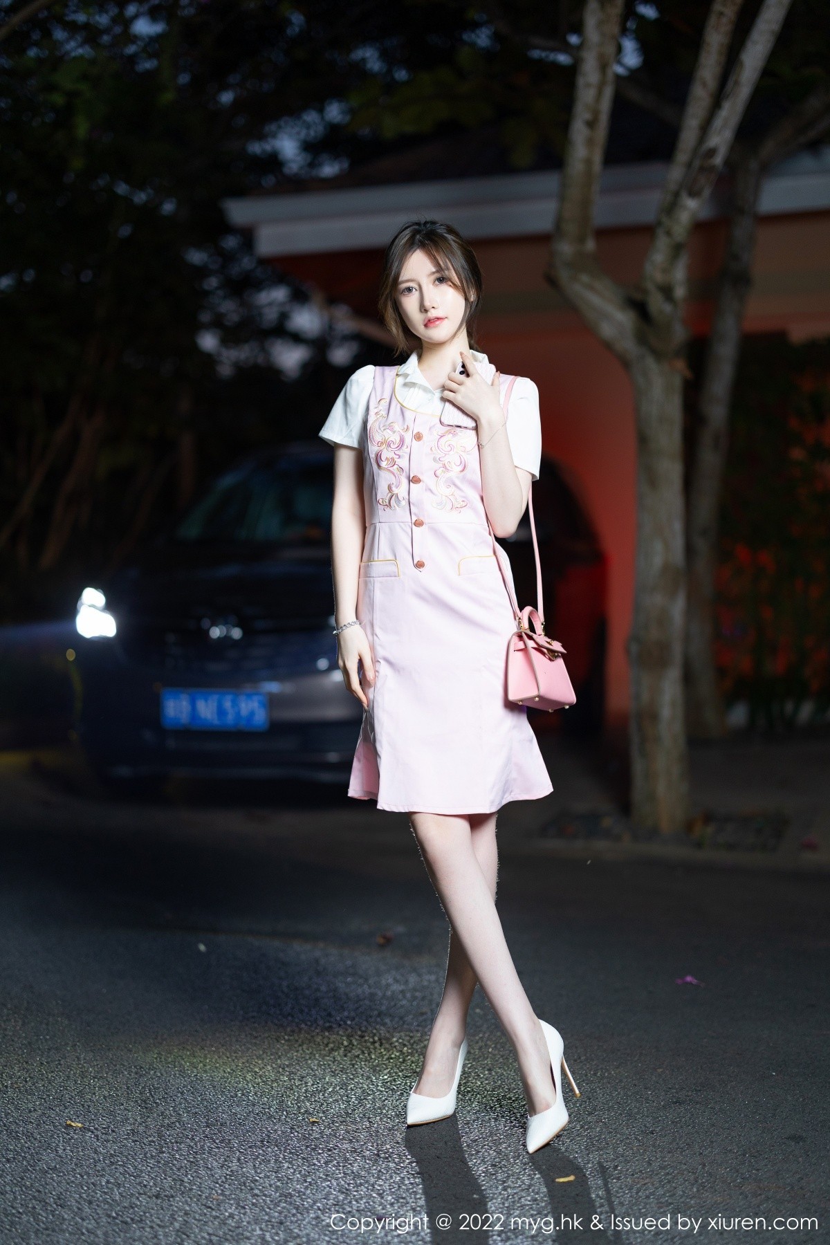 xgyw.top_[MyGirl美媛馆]Vol.626_模特美桃酱珠三角旅拍户外脱粉色连衣裙露蕾丝内衣诱惑写真112P