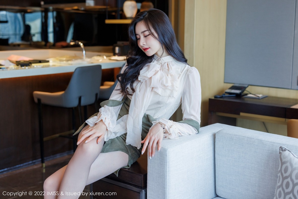 xgyw.top_[IMISS爱蜜社]Vol.664_气质美女Vanessa脱典雅白色服饰露蕾丝内衣原色丝袜诱惑写真71P