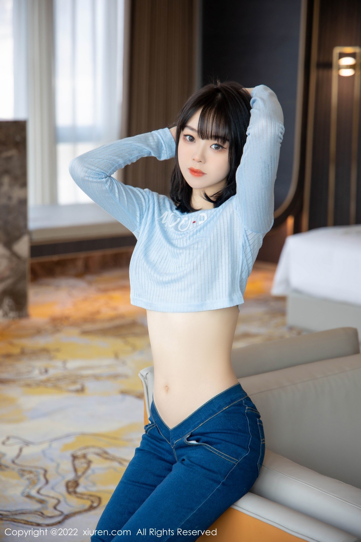 xgyw.top_XiuRen第4584期_模特奶瓶蓝色外套配牛仔裤私房半脱秀浑圆翘臀极致诱惑写真94P