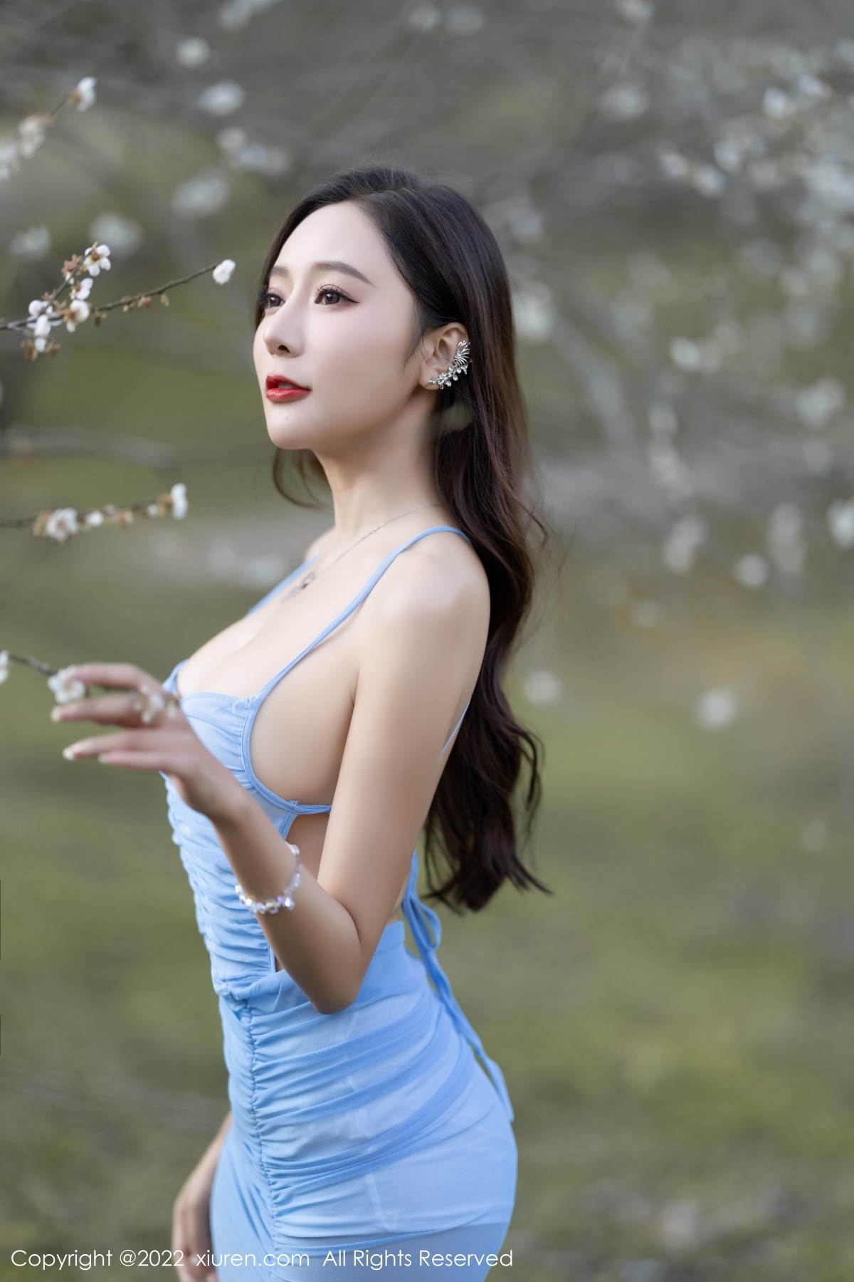 xgyw.top_XiuRen第4581期_女神王馨瑶yanni户外性感蓝色长裙 浴室轻透服饰完美诱惑写真81P
