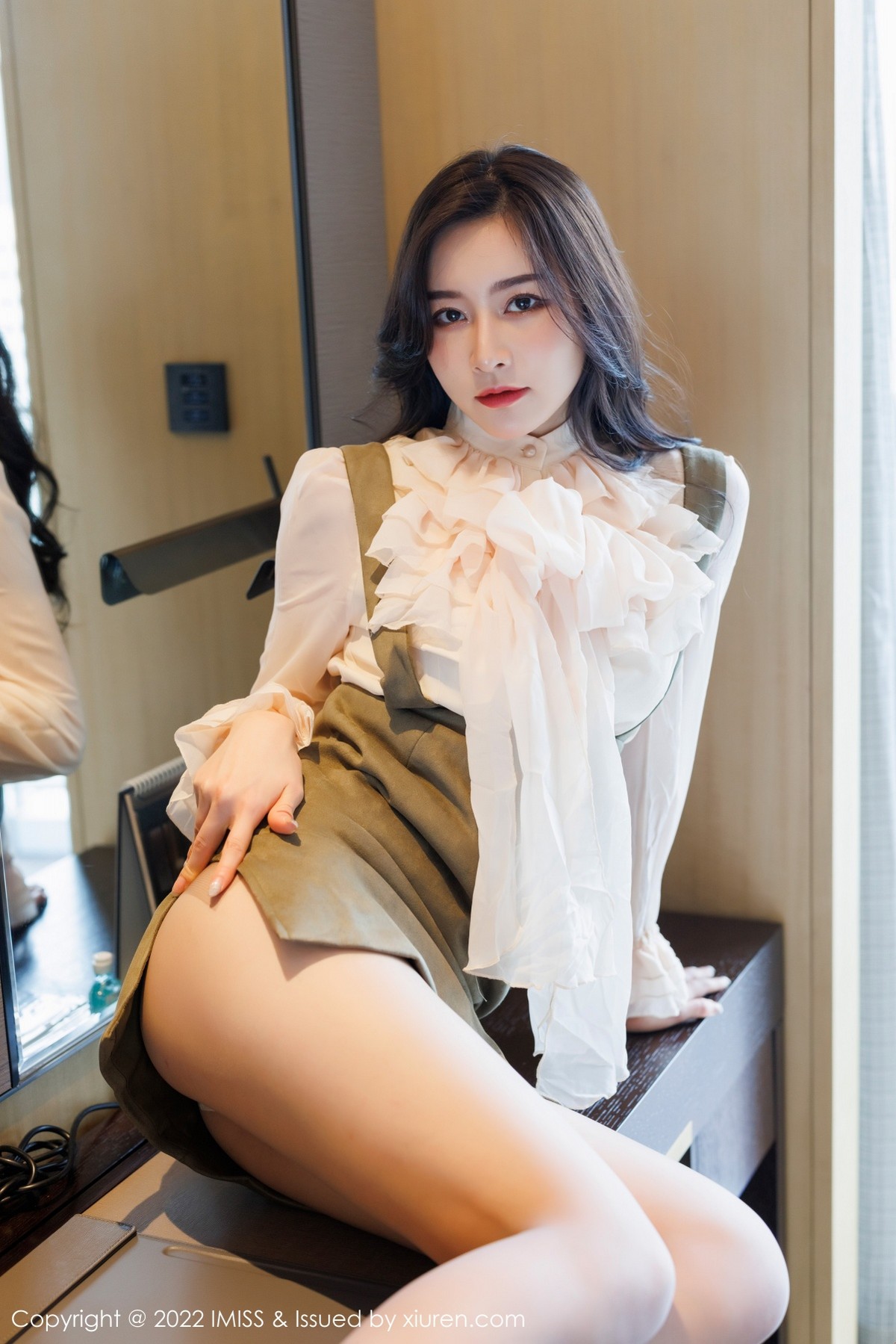 xgyw.top_[IMISS爱蜜社]Vol.664_气质美女Vanessa脱典雅白色服饰露蕾丝内衣原色丝袜诱惑写真71P