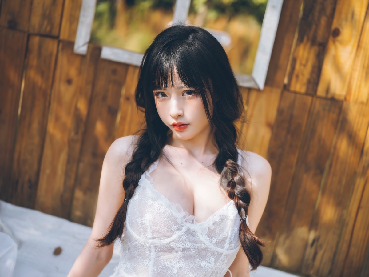 xgyw.top_性感尤物清水由乃田园蕾丝裙主题户外性感白色薄纱裙透视秀完美身材诱惑写真66P