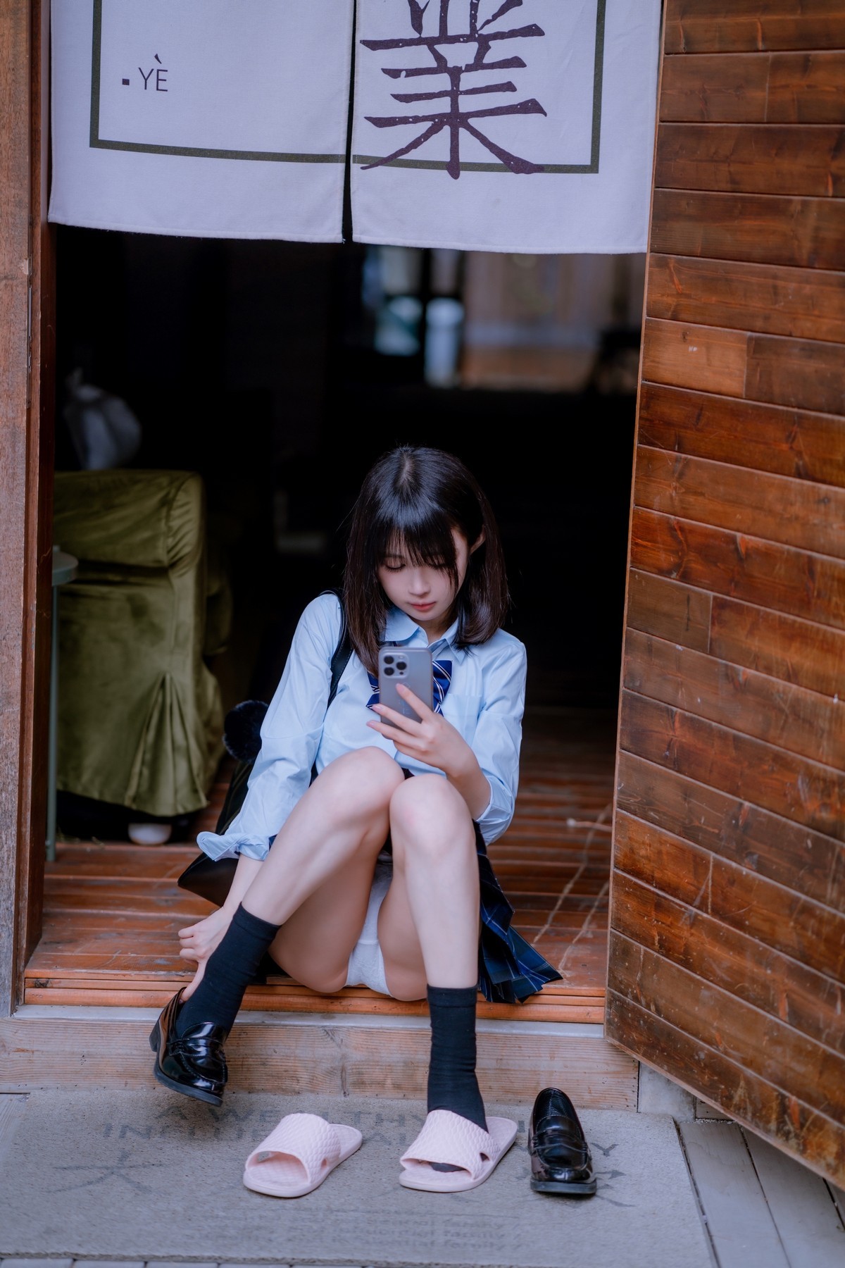 xgyw.top_网络美女桜井宁宁JK之居家主题私房床上半脱露性感白色蕾丝内衣丰满诱惑写真66P