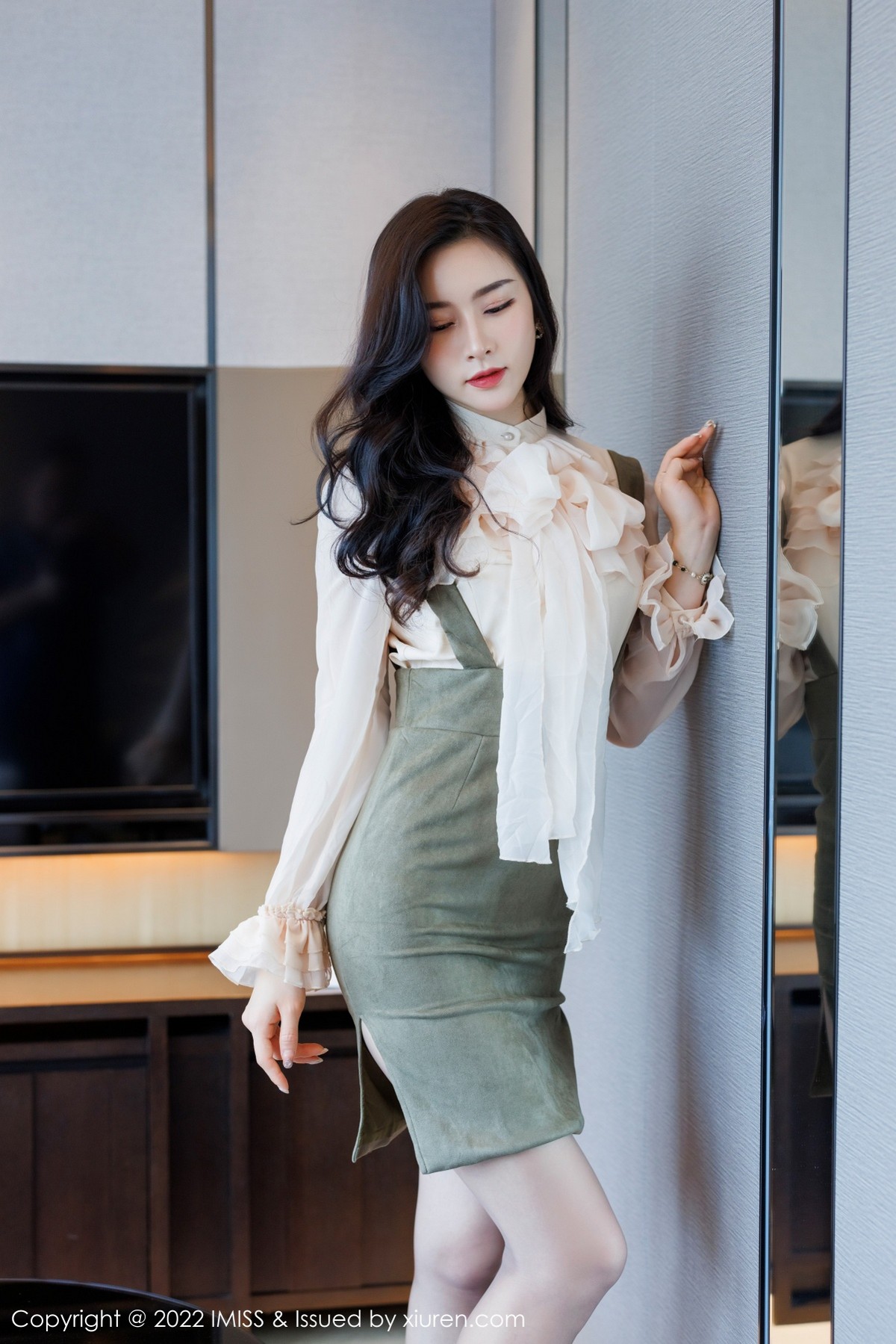 xgyw.top_[IMISS爱蜜社]Vol.664_气质美女Vanessa脱典雅白色服饰露蕾丝内衣原色丝袜诱惑写真71P