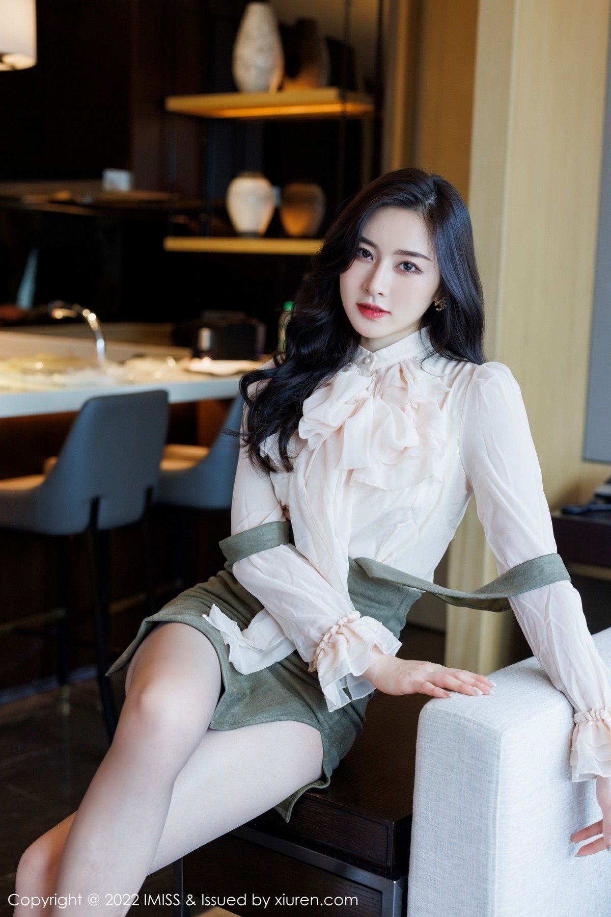 xgyw.top_[IMISS爱蜜社]Vol.664_气质美女Vanessa脱典雅白色服饰露蕾丝内衣原色丝袜诱惑写真71P