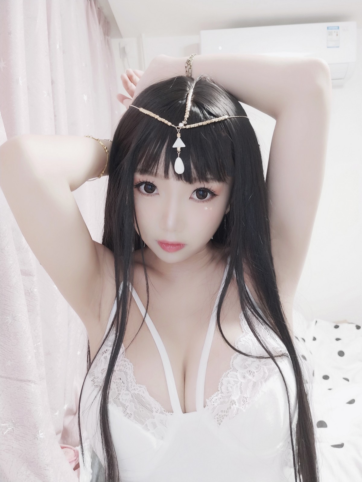 xgyw.top_白嫩美少女鬼畜瑶在不在白色埃及瑶主题私房性感白色蕾丝吊带配蕾丝袜诱惑写真45P