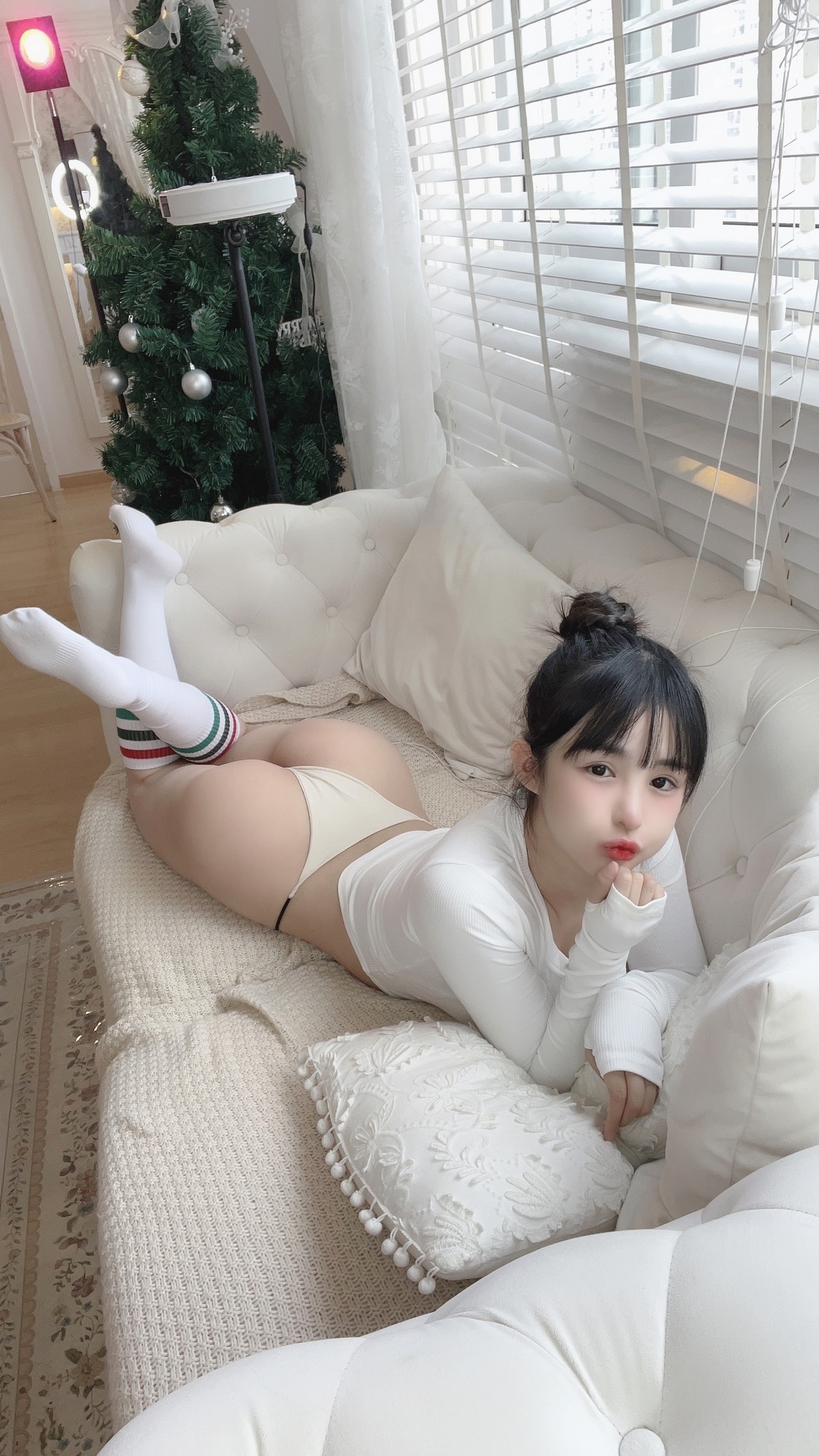 xgyw.top_网络美女桜井宁宁居家少女主题私房沙发上白色上衣露性感内衣迷人诱惑写真60P