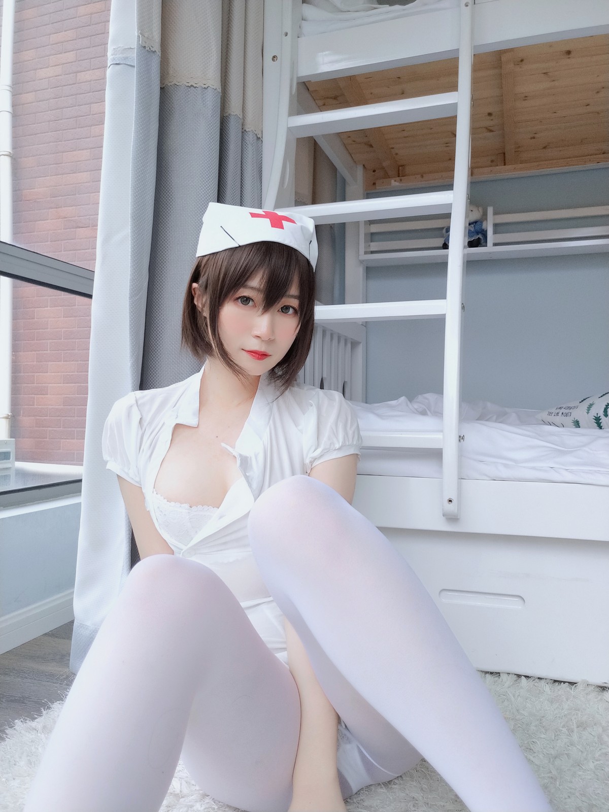 xgyw.top_Coser小姐姐白银白丝小护士主题私房薄透护士装配白丝裤袜秀丰满身材诱惑写真51P