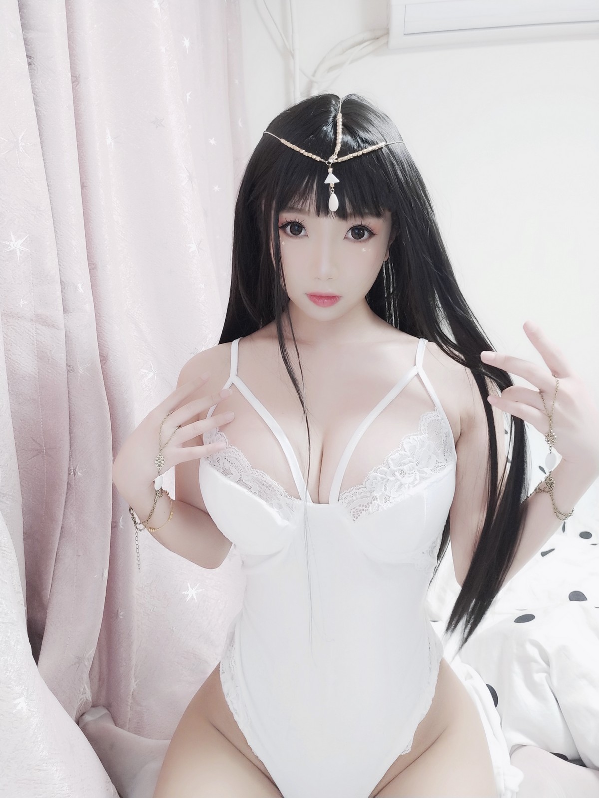 xgyw.top_白嫩美少女鬼畜瑶在不在白色埃及瑶主题私房性感白色蕾丝吊带配蕾丝袜诱惑写真45P