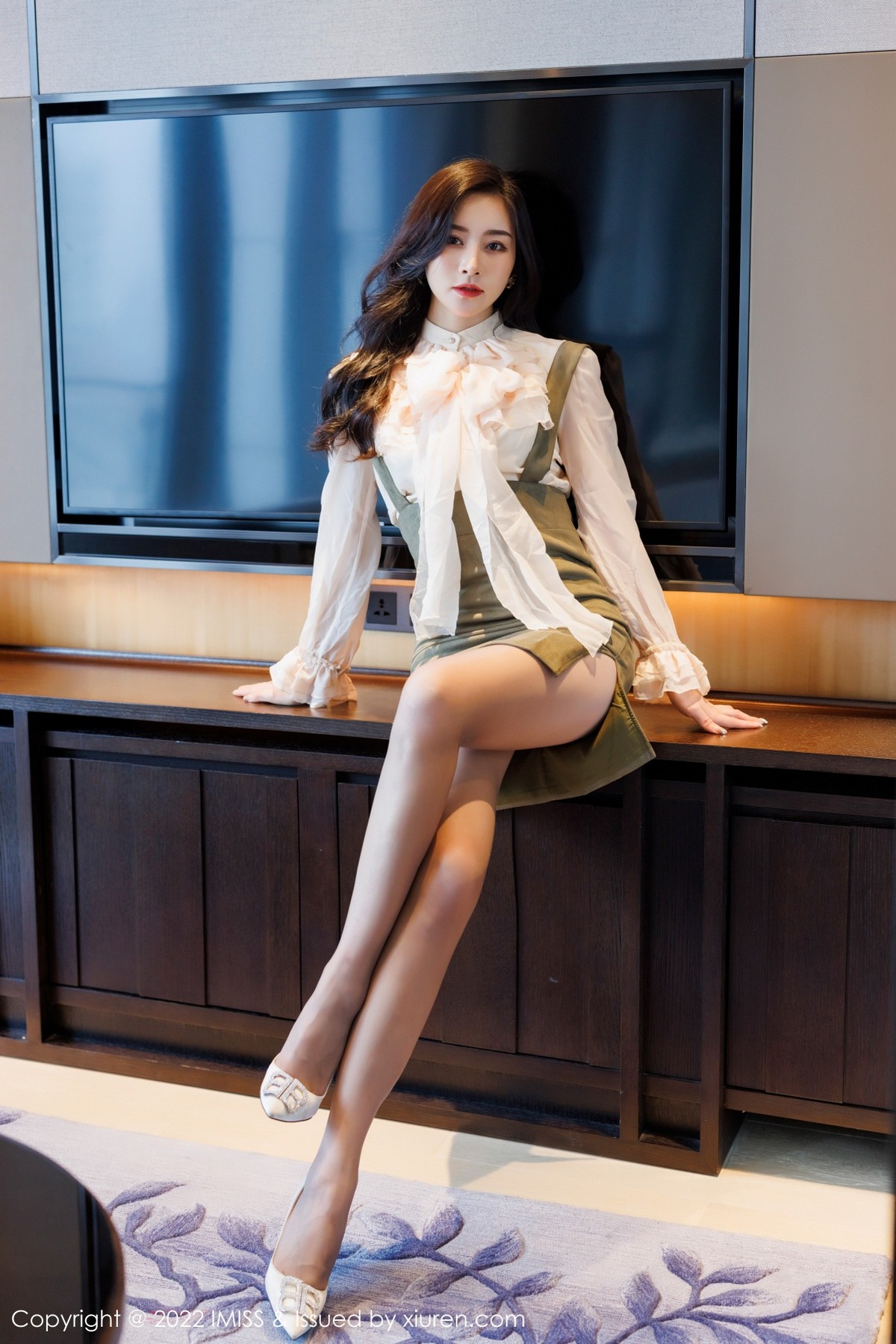 xgyw.top_[IMISS爱蜜社]Vol.664_气质美女Vanessa脱典雅白色服饰露蕾丝内衣原色丝袜诱惑写真71P