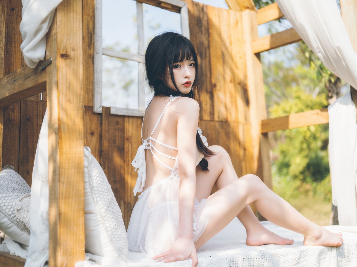 xgyw.top_性感尤物清水由乃田园蕾丝裙主题户外性感白色薄纱裙透视秀完美身材诱惑写真66P