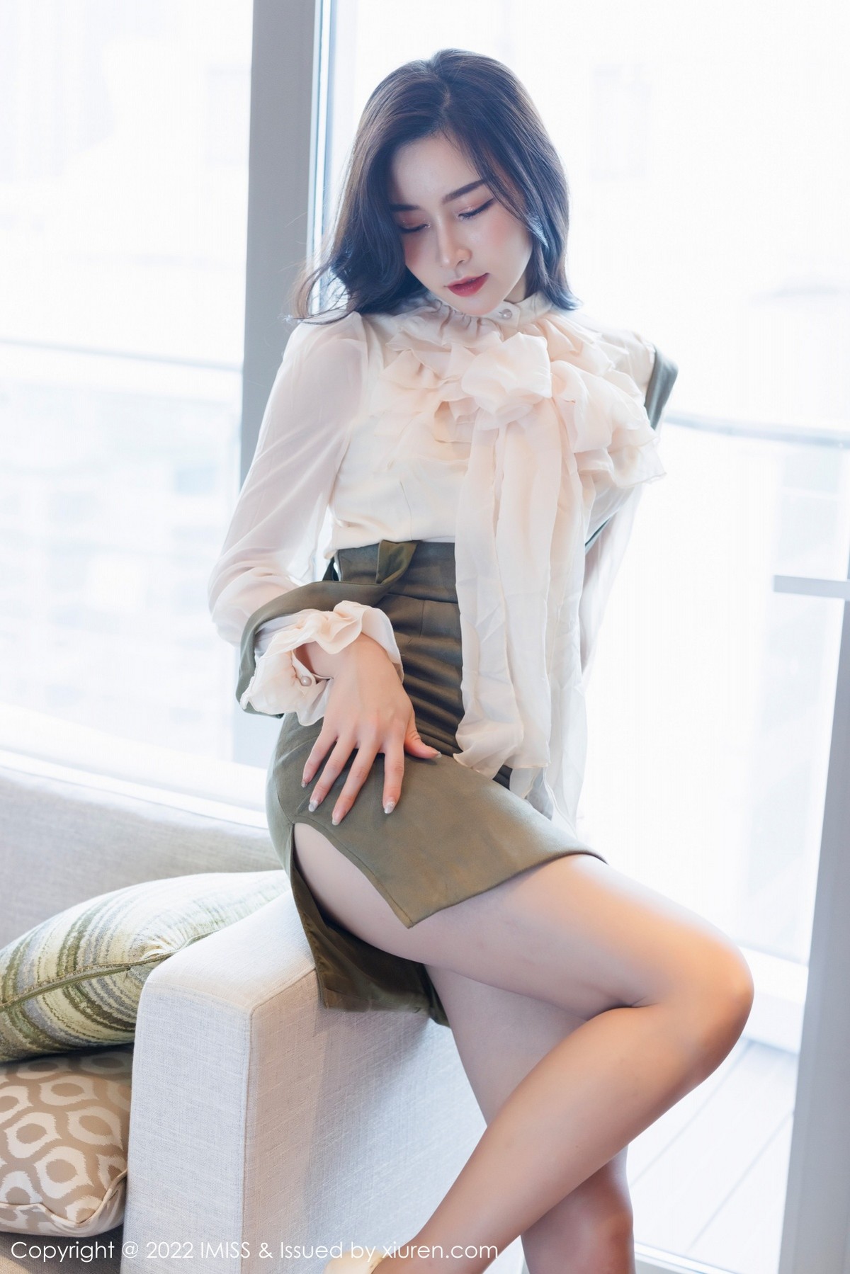 xgyw.top_[IMISS爱蜜社]Vol.664_气质美女Vanessa脱典雅白色服饰露蕾丝内衣原色丝袜诱惑写真71P