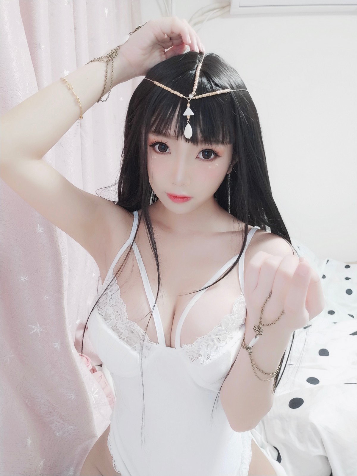 xgyw.top_白嫩美少女鬼畜瑶在不在白色埃及瑶主题私房性感白色蕾丝吊带配蕾丝袜诱惑写真45P