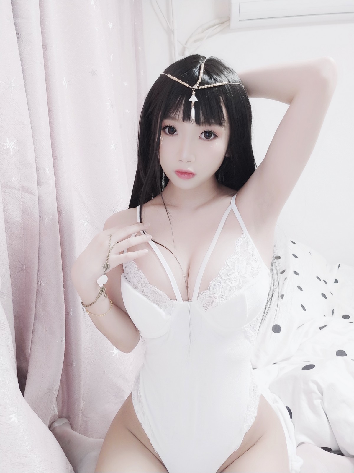 xgyw.top_白嫩美少女鬼畜瑶在不在白色埃及瑶主题私房性感白色蕾丝吊带配蕾丝袜诱惑写真45P