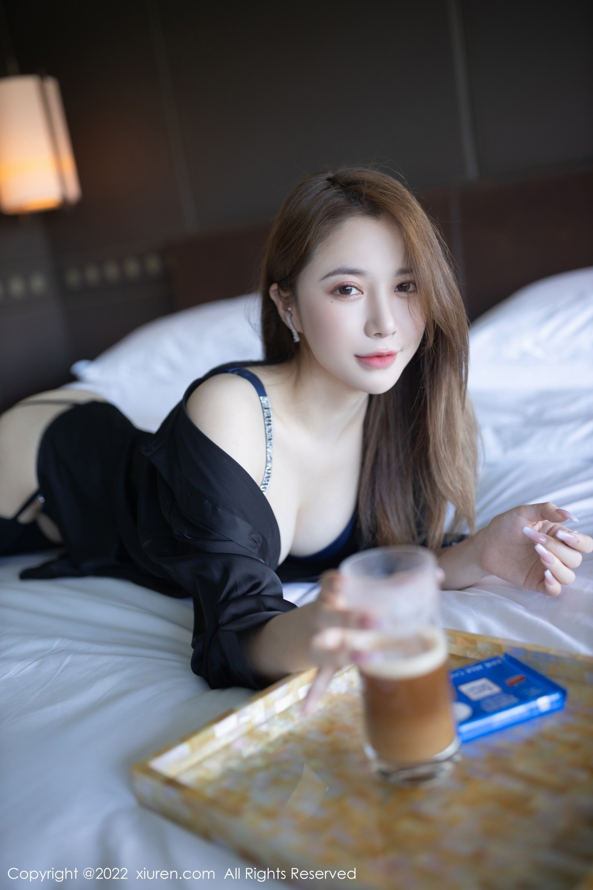xgyw.top_XiuRen第4573期_模特鱼子酱Fish三亚旅拍性感黑色长T配黑丝吊袜极致魅惑写真75P