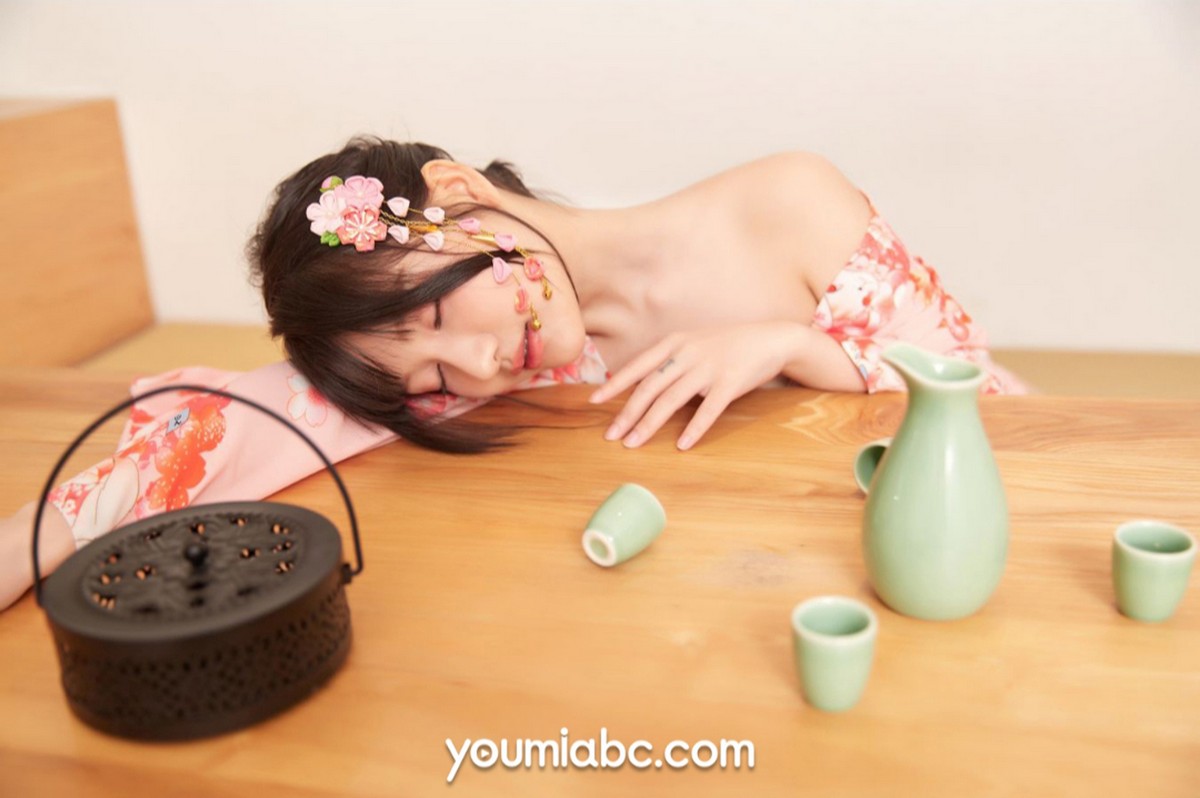 xgyw.top_[YouMi尤蜜]Vol.781_模特尹兒房间叙旧主题性感日系和服半脱秀丰满身材诱惑写真53P