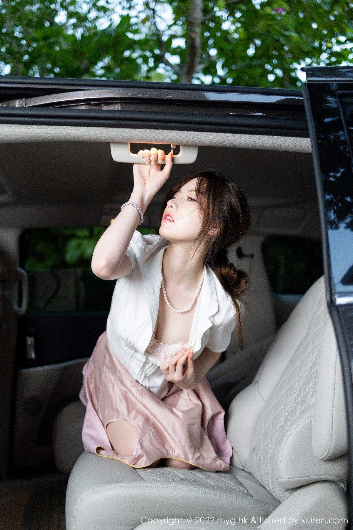 xgyw.top_[MyGirl美媛馆]Vol.626_模特美桃酱珠三角旅拍户外脱粉色连衣裙露蕾丝内衣诱惑写真112P