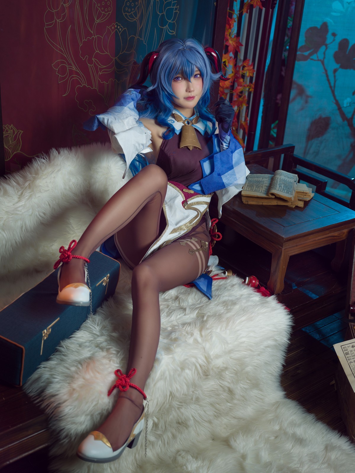 xgyw.top_动漫博主阿包也是兔娘原神甘雨主题私房性感露背服饰配黑丝裤袜撩人诱惑写真30P