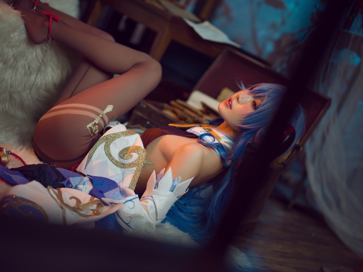 xgyw.top_动漫博主阿包也是兔娘原神甘雨主题私房性感露背服饰配黑丝裤袜撩人诱惑写真30P