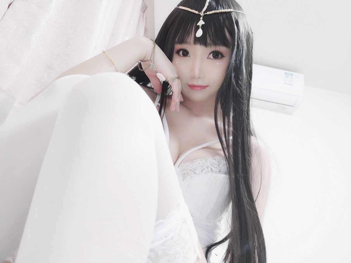 xgyw.top_白嫩美少女鬼畜瑶在不在白色埃及瑶主题私房性感白色蕾丝吊带配蕾丝袜诱惑写真45P
