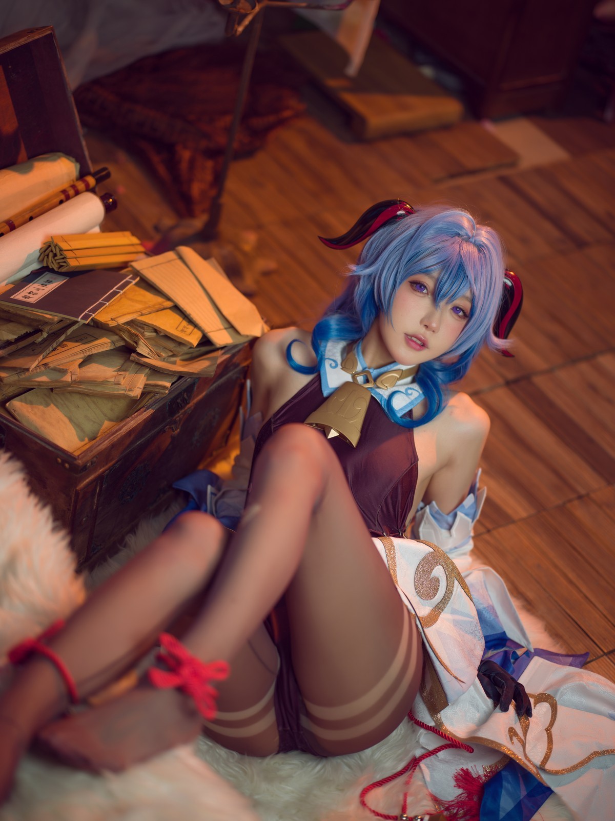 xgyw.top_动漫博主阿包也是兔娘原神甘雨主题私房性感露背服饰配黑丝裤袜撩人诱惑写真30P
