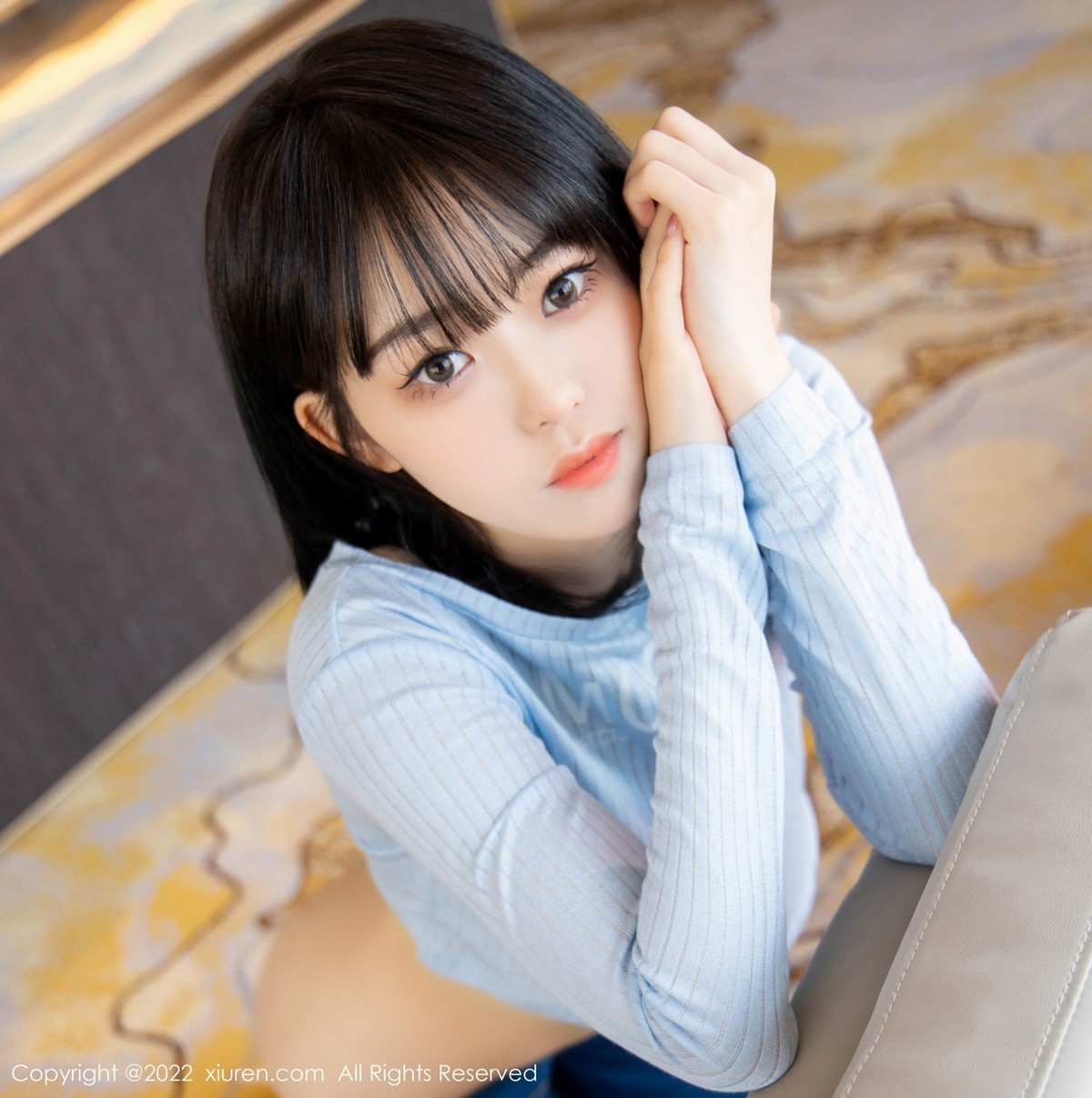 xgyw.top_XiuRen第4584期_模特奶瓶蓝色外套配牛仔裤私房半脱秀浑圆翘臀极致诱惑写真94P