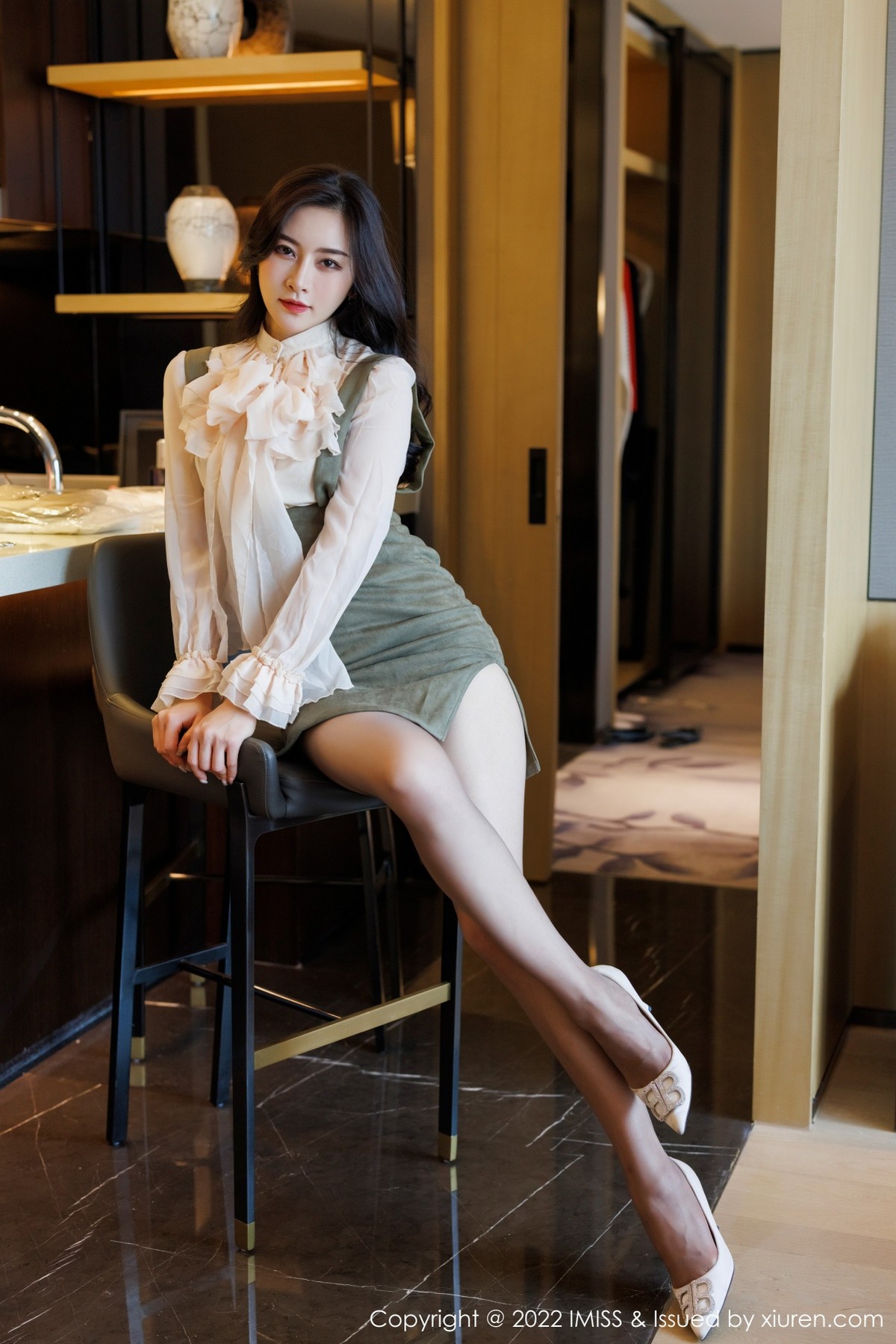 xgyw.top_[IMISS爱蜜社]Vol.664_气质美女Vanessa脱典雅白色服饰露蕾丝内衣原色丝袜诱惑写真71P