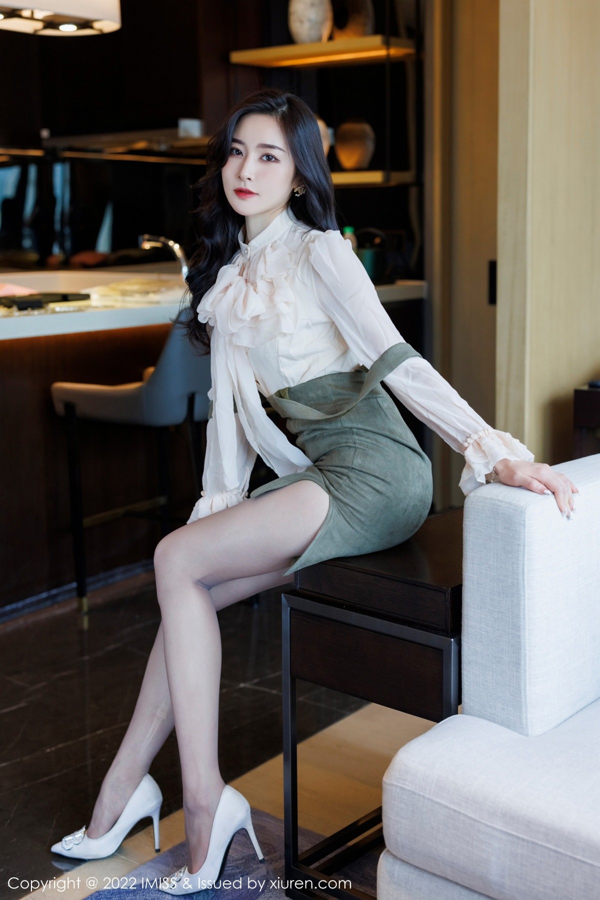 xgyw.top_[IMISS爱蜜社]Vol.664_气质美女Vanessa脱典雅白色服饰露蕾丝内衣原色丝袜诱惑写真71P