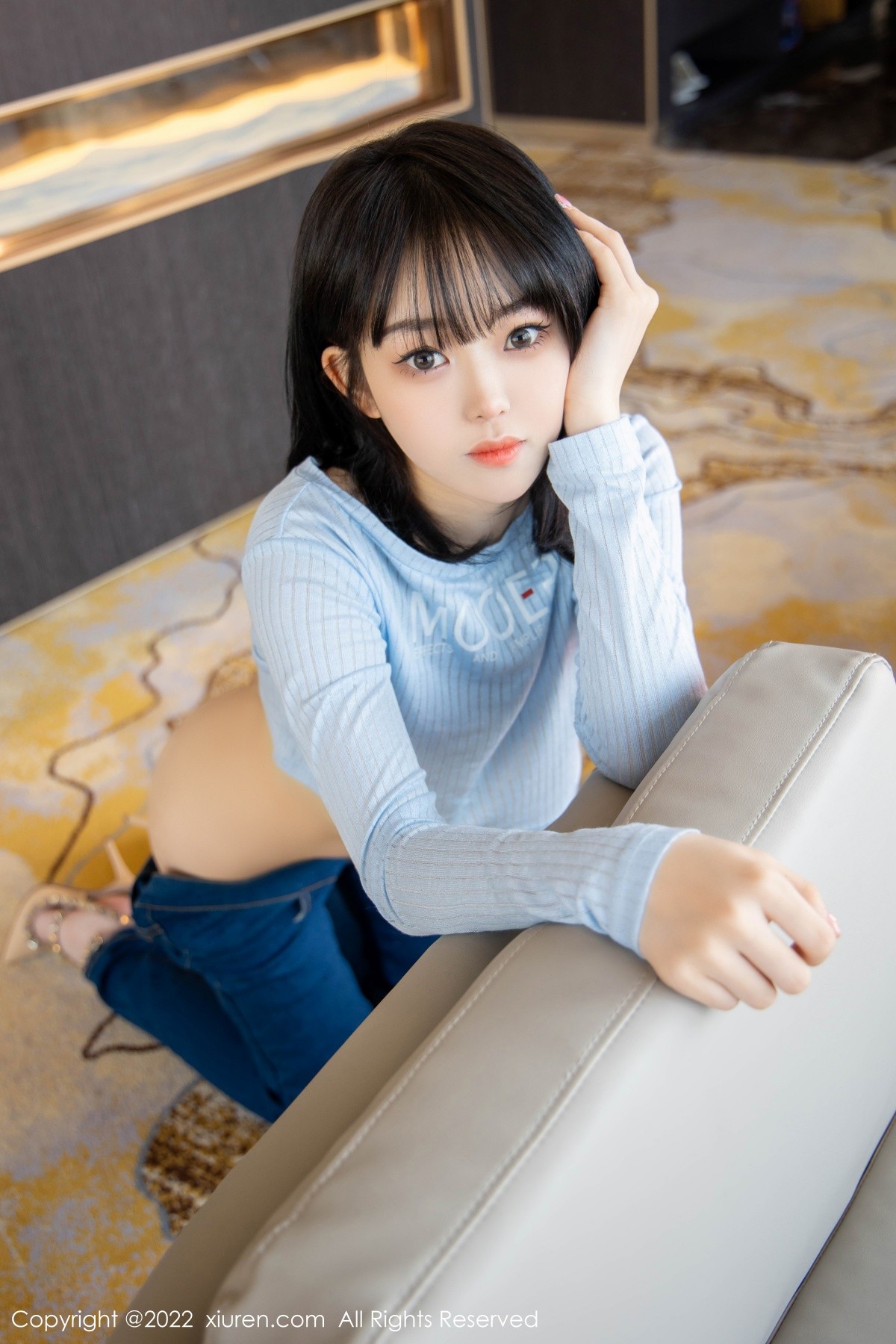 xgyw.top_XiuRen第4584期_模特奶瓶蓝色外套配牛仔裤私房半脱秀浑圆翘臀极致诱惑写真94P
