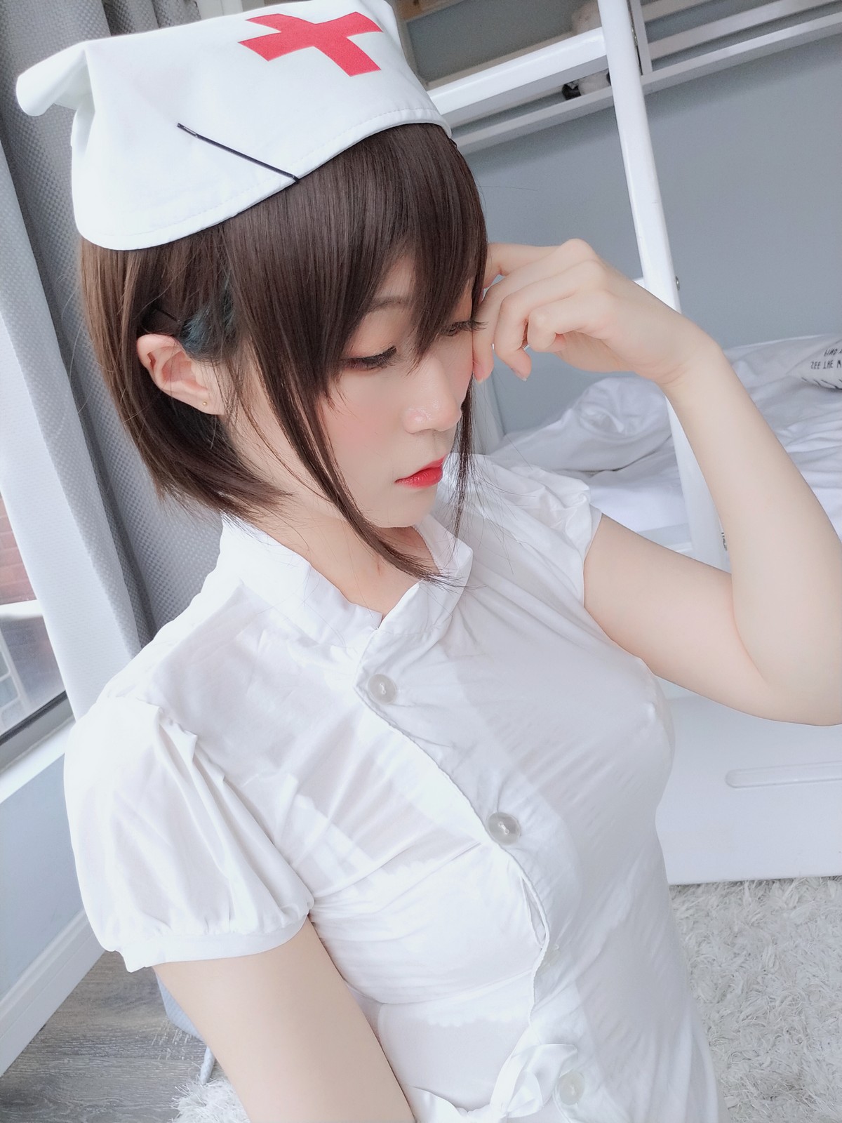 xgyw.top_Coser小姐姐白银白丝小护士主题私房薄透护士装配白丝裤袜秀丰满身材诱惑写真51P