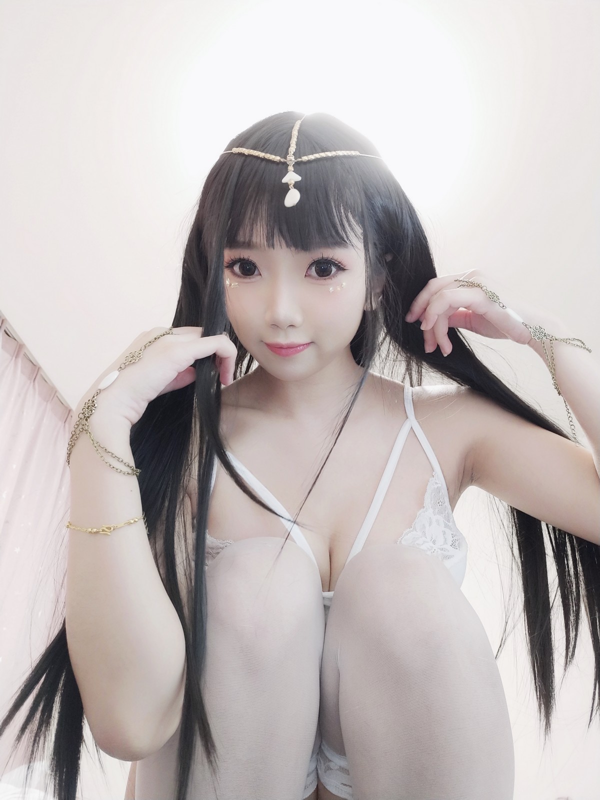 xgyw.top_白嫩美少女鬼畜瑶在不在白色埃及瑶主题私房性感白色蕾丝吊带配蕾丝袜诱惑写真45P