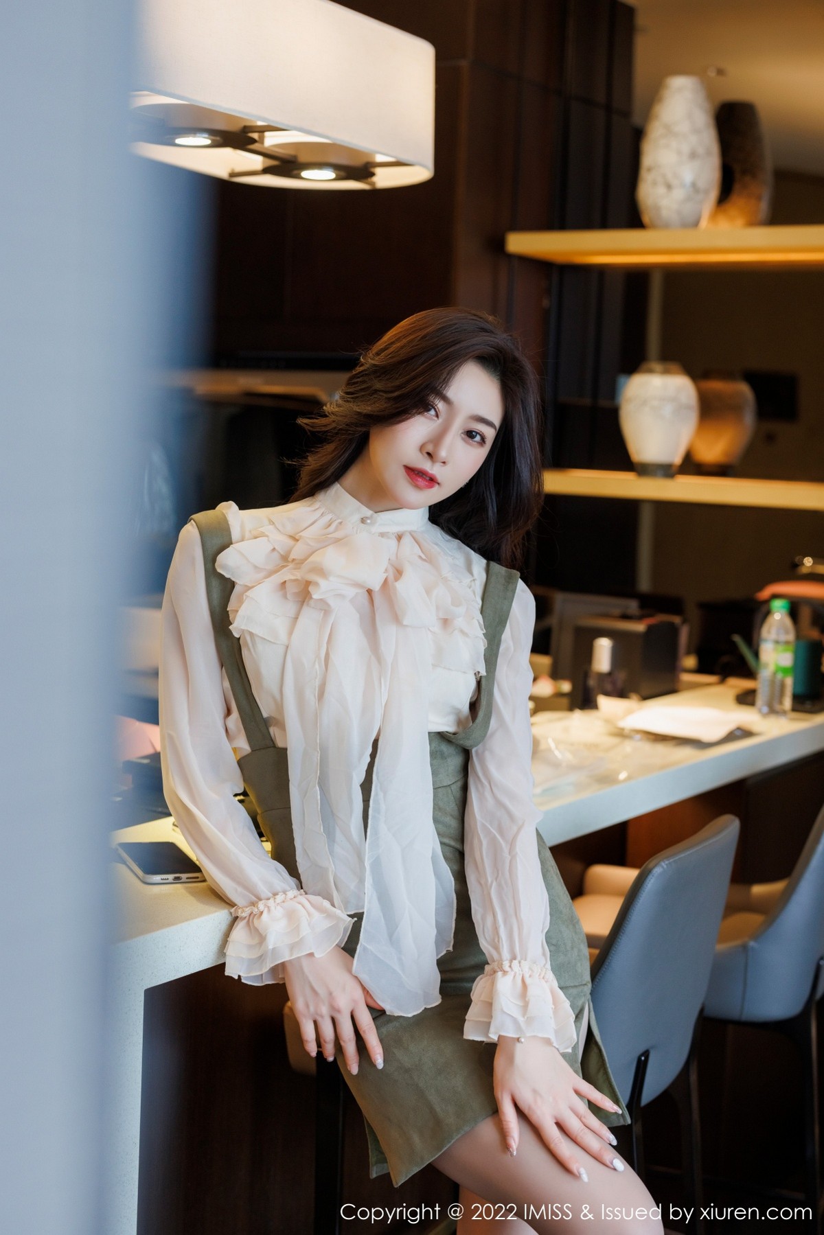 xgyw.top_[IMISS爱蜜社]Vol.664_气质美女Vanessa脱典雅白色服饰露蕾丝内衣原色丝袜诱惑写真71P