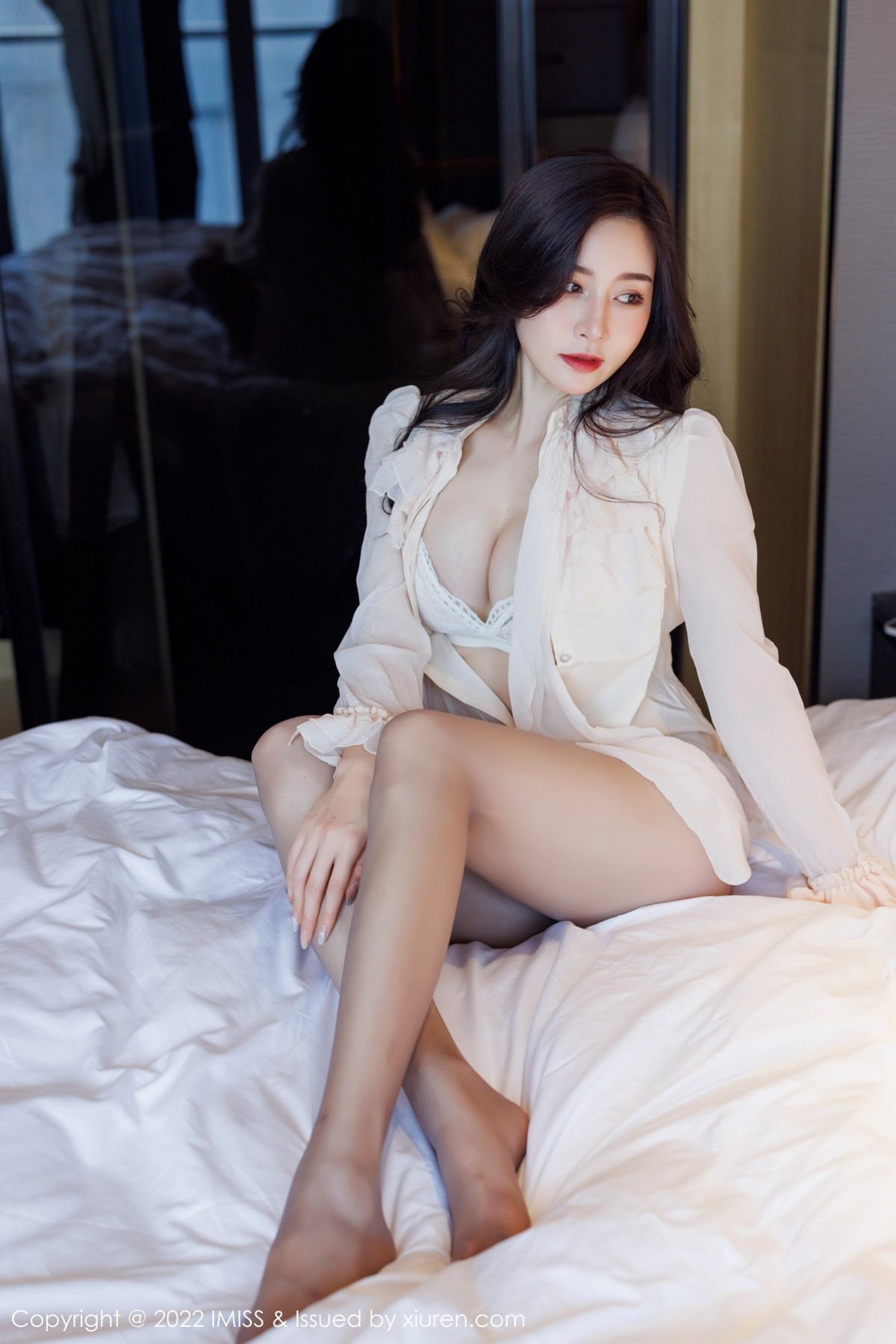 xgyw.top_[IMISS爱蜜社]Vol.664_气质美女Vanessa脱典雅白色服饰露蕾丝内衣原色丝袜诱惑写真71P
